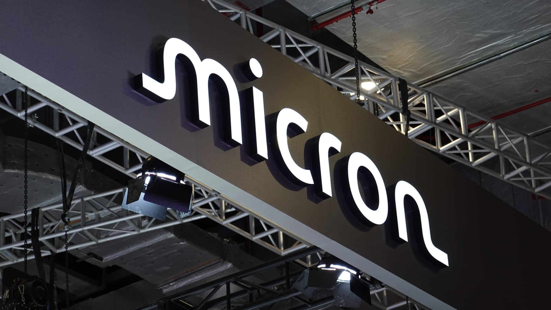 Micron Technology Begins Semiconductor Production at $2.75 Billion Sanand Plant