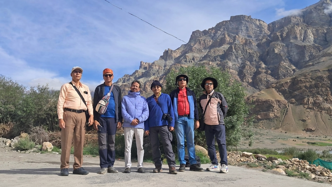 ছয় দামাল প্রবীণ , Six Old Youngsters