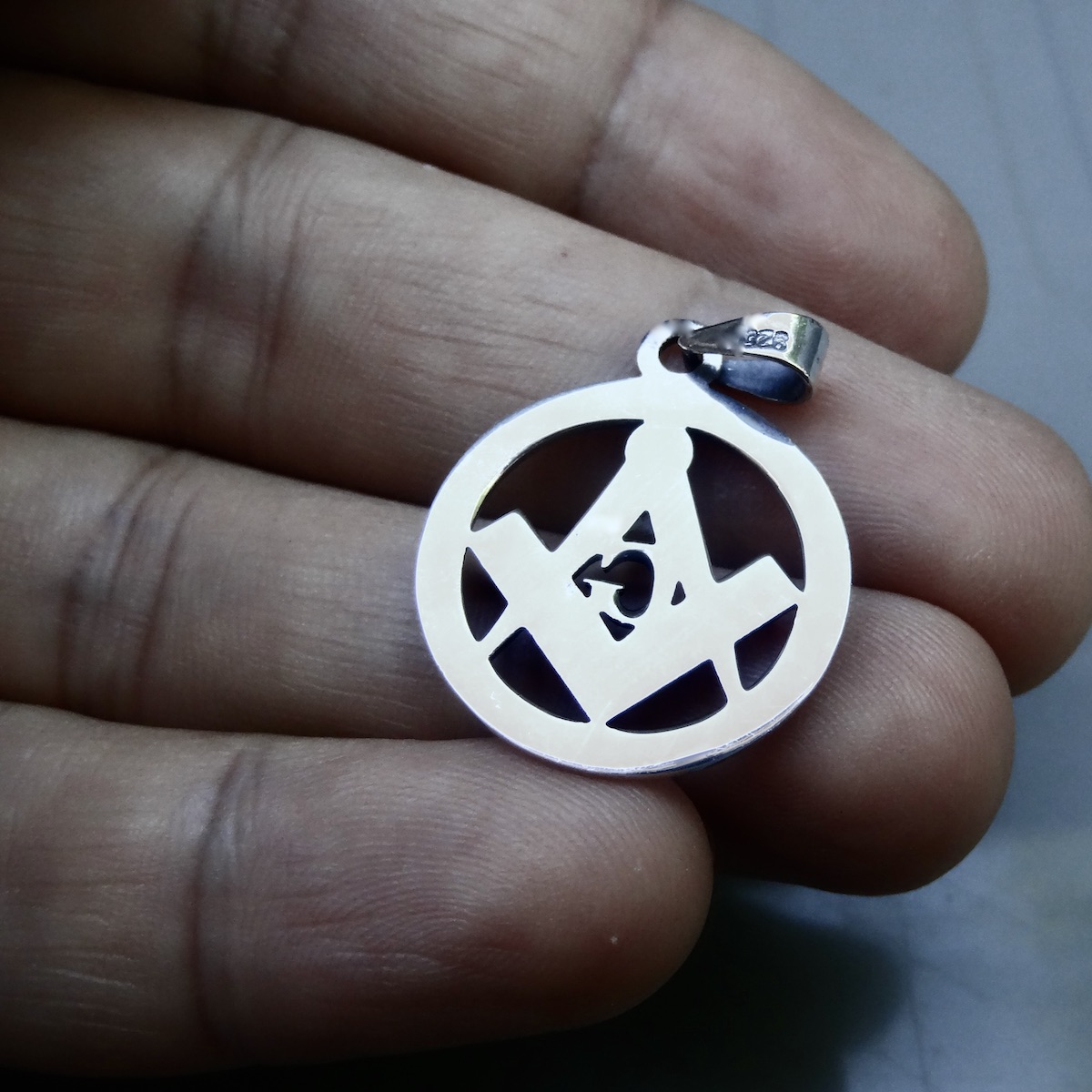 Sterling Silver 925 Round Masonic Pendant "The G" - Silver Image 3