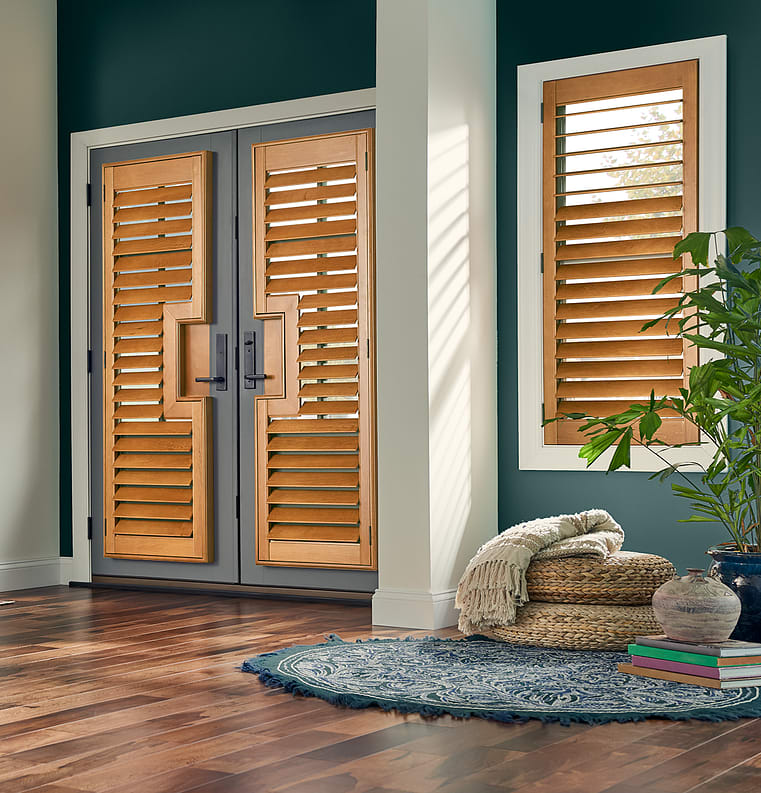Plantation shutters with adjustable louvers
