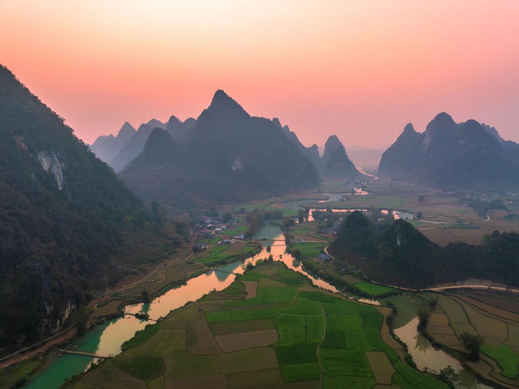 Skyline d'Hô Chi Minh-Ville avec gratte-ciels et architecture coloniale