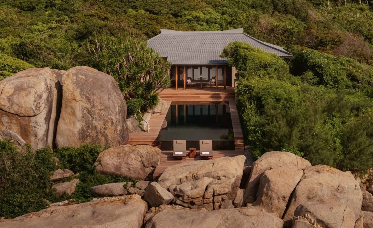 Plage de sable blanc et cocotiers à Phu Quoc