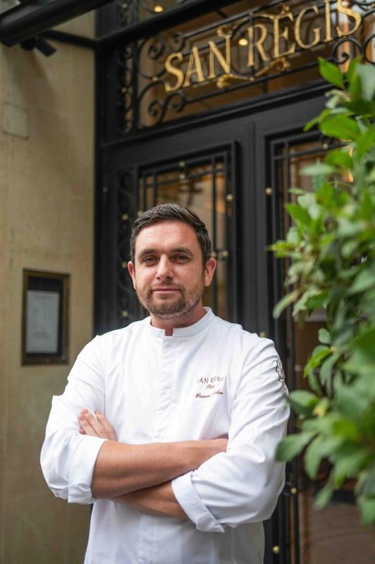 Dessert de kaki rôti à la vanille avec sorbet clémentine et cerfeuil