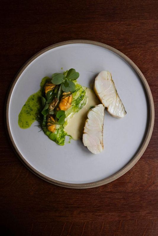 Un dessert délicat au restaurant Épopée, signature de la cheffe japonaise