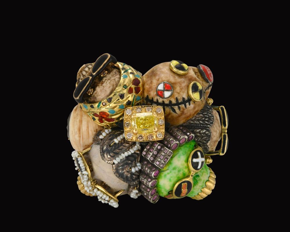 Pièce centrale de la collection Pavē Niteō rassemblant six crânes