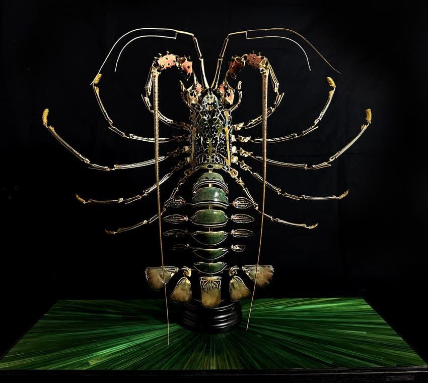 "Panulirus versicolor" de la Thanatothèque, fusion de taxidermie et bijouterie