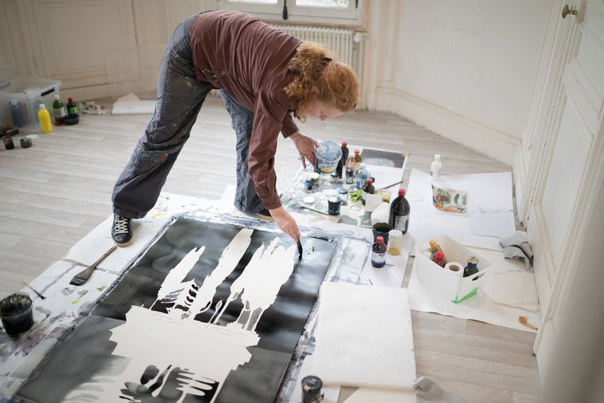 Atmosphère lumineuse et inspirante à la Ferme Saint-Siméon, entre tradition et modernité.