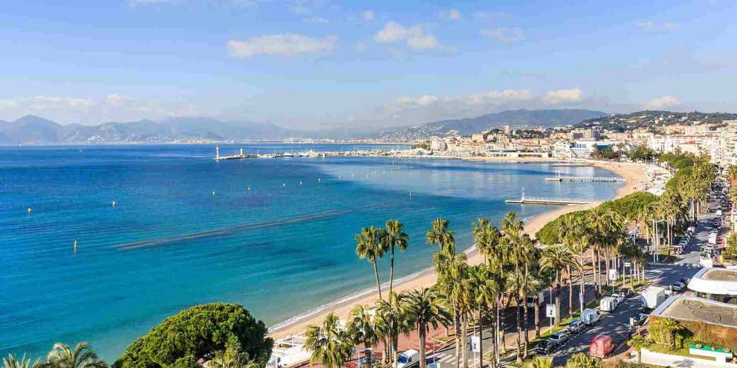 La Croisette de Cannes en hiver, paysage urbain serein