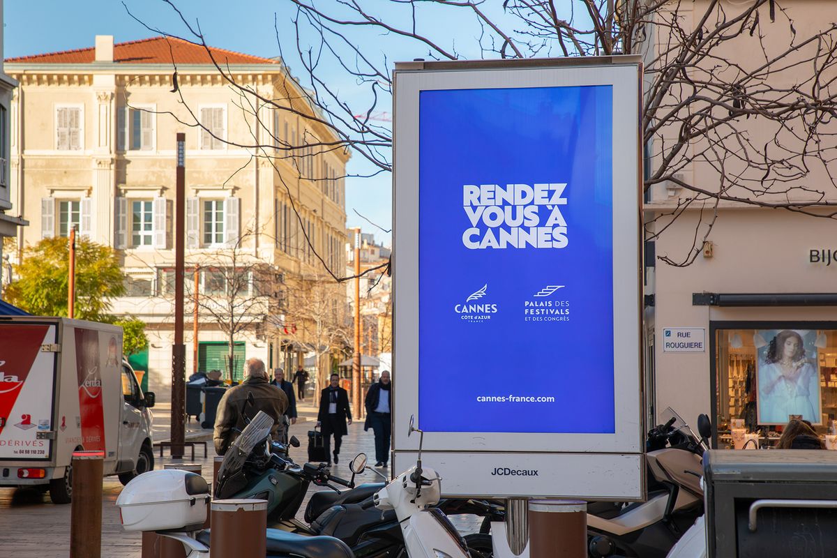 Vue panoramique sur le Palais des Festivals et la baie de Cannes