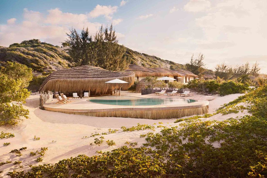 Vue aérienne du Kisawa Sanctuary et de ses villas intégrées au paysage insulaire