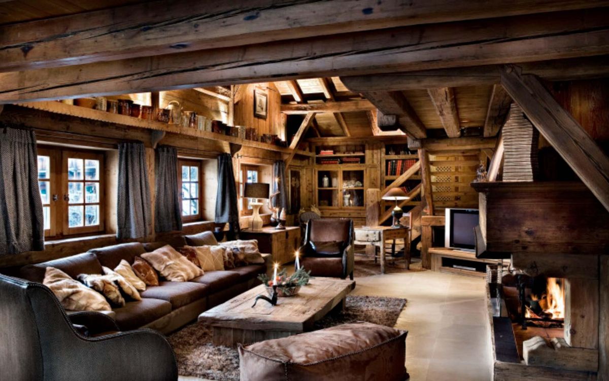 Extérieur d'un chalet moderne avec vue sur les montagnes