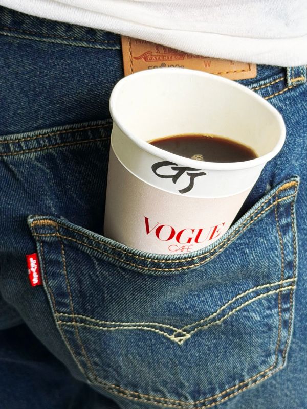 Pharrell Williams et Claire Thomson-Jonville en discussion au Vogue Café