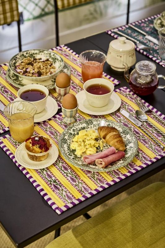 Mobilier chiné dans un salon de la Maison Monceau