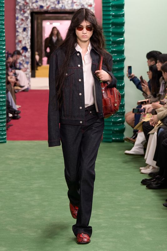 Acne Studios célèbre ses 30 ans entre héritage et irrévérence