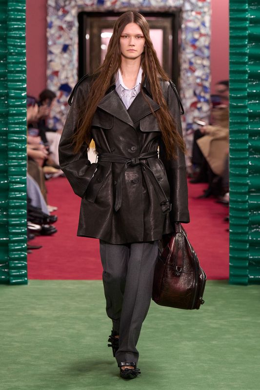 Acne Studios célèbre ses 30 ans entre héritage et irrévérence