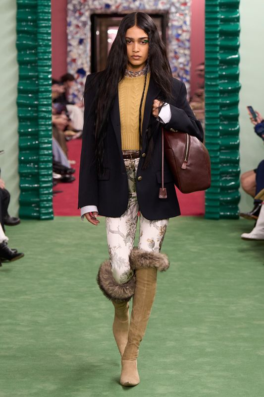 Acne Studios célèbre ses 30 ans entre héritage et irrévérence