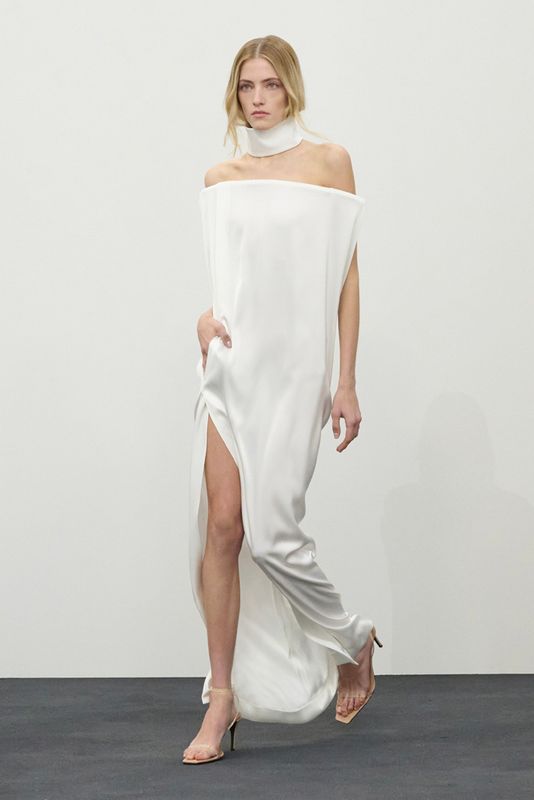 Au défilé Courrèges, les corps se cachent et se dévoilent