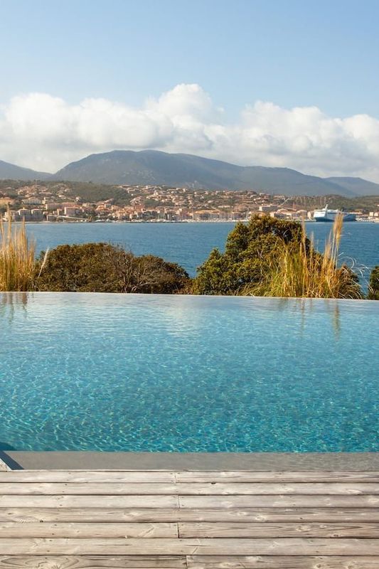 Corse - Été 2026 - Airbnb : les plus belles demeures disponibles - Actualités du luxe - actualités sur le luxe - actualité du luxe