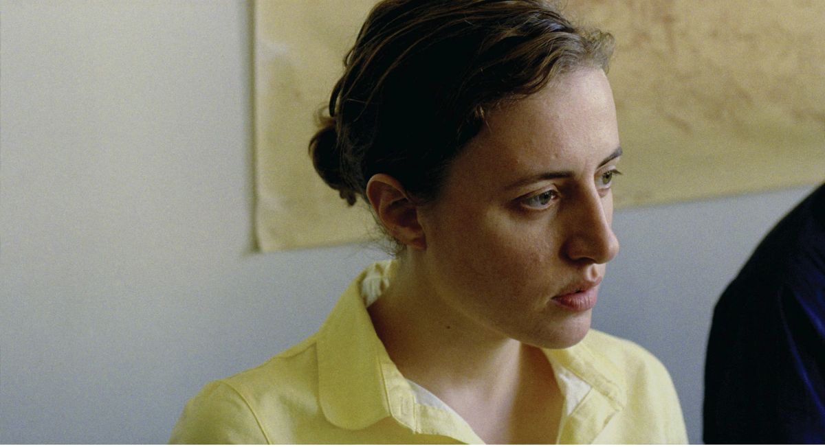 Trois femmes sur un balcon surplombant Marseille, film Les Femmes au balcon