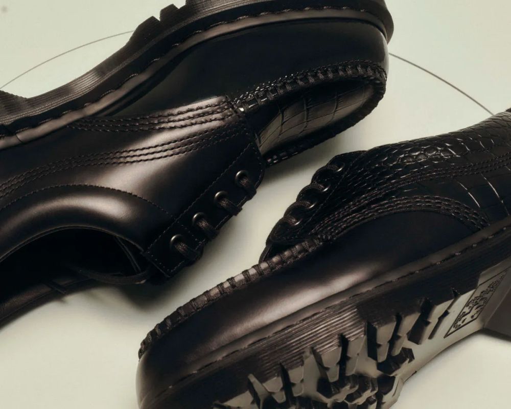 Dr. Martens x BEAMS - 50ème Anniversaire : quand le noir se réinvente avec audace - Actualités du luxe - actualités sur le luxe - actualité du luxe