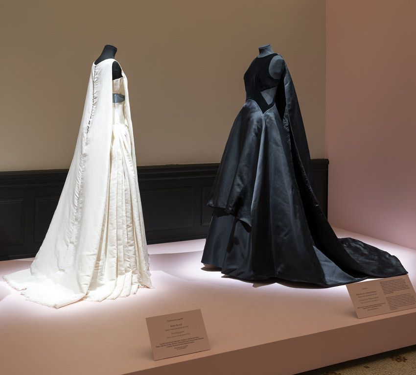 Création de Vivienne Westwood, mêlant inspiration XVIIIe et esprit punk