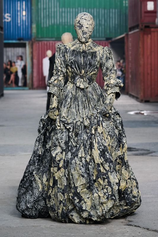 Glenn Martens au sommet de son art avec le défilé Maison Margiela à Shanghai - Actualités du luxe - actualités sur le luxe - actualité du luxe