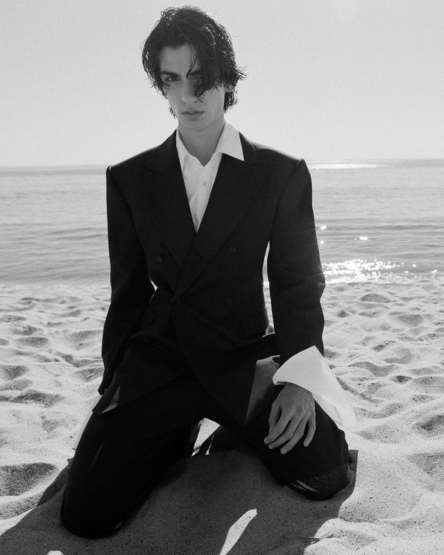 CELINE: Une mode estivale trop exquise pour être enlevée à la plage - Actualités du luxe - actualités sur le luxe - actualité du luxe