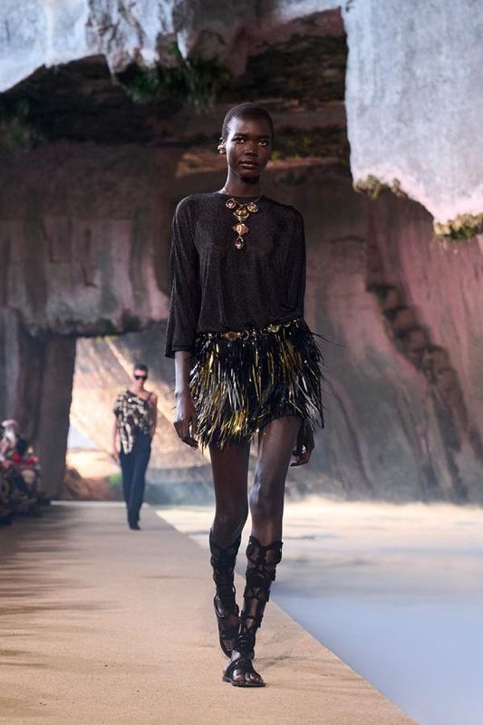 Syracuse - Défilé Pucci Printemps-Été 2026 - Camille Miceli : Ode à l'élégance festive et à la liberté - Actualités du luxe - actualités sur le luxe - actualité du luxe