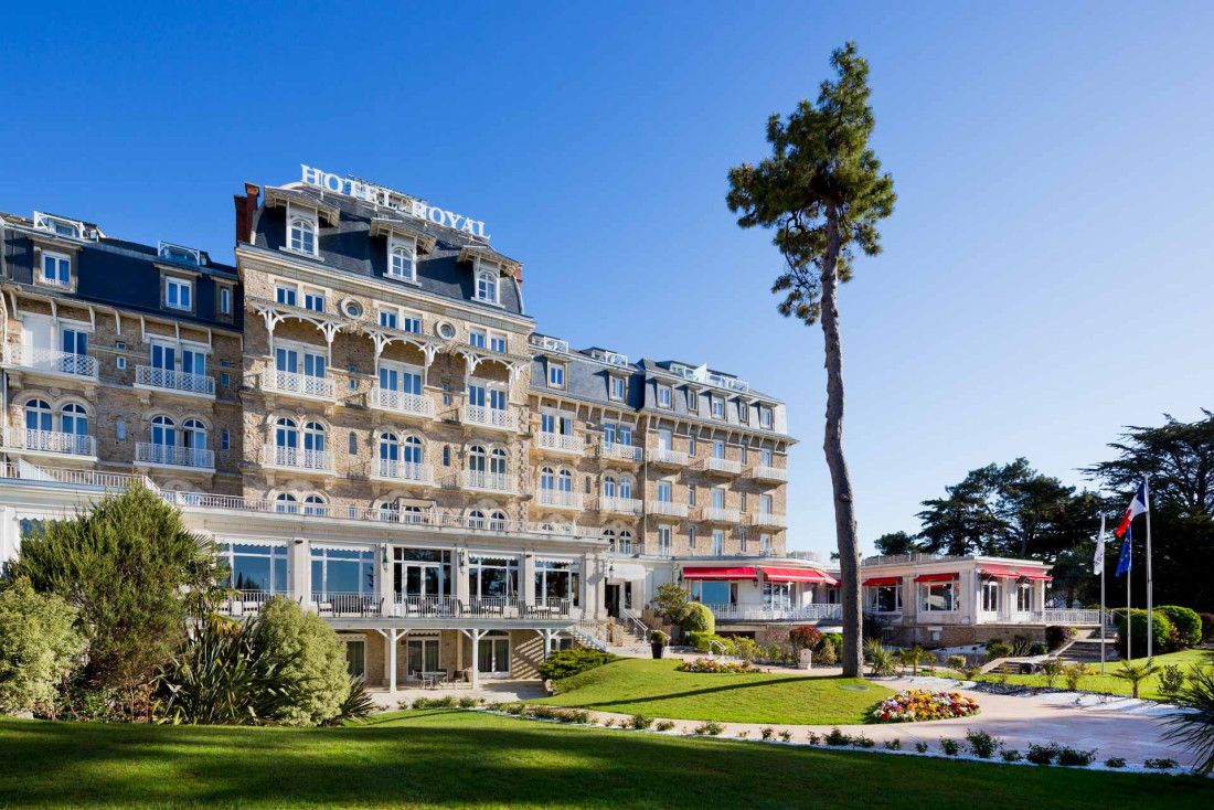L'Hôtel Barrière Le Royal La Baule, façade et architecture néo-romane