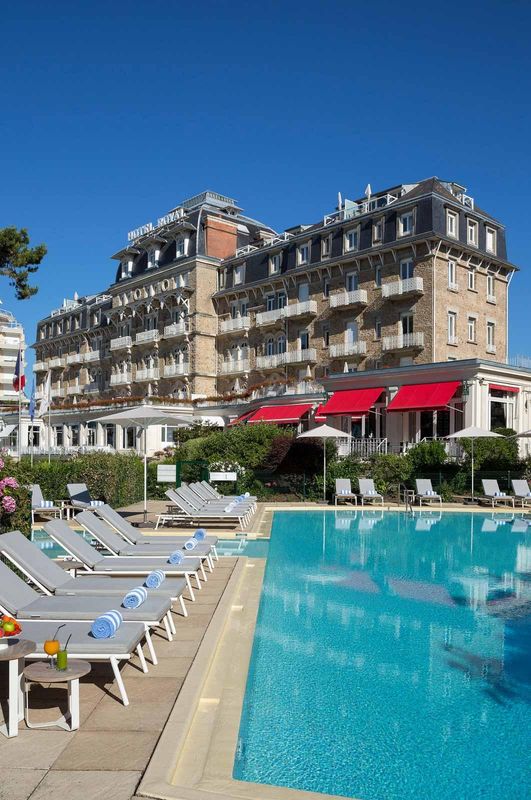 Décoration intérieure inspirée du sel de Guérande au Royal La Baule