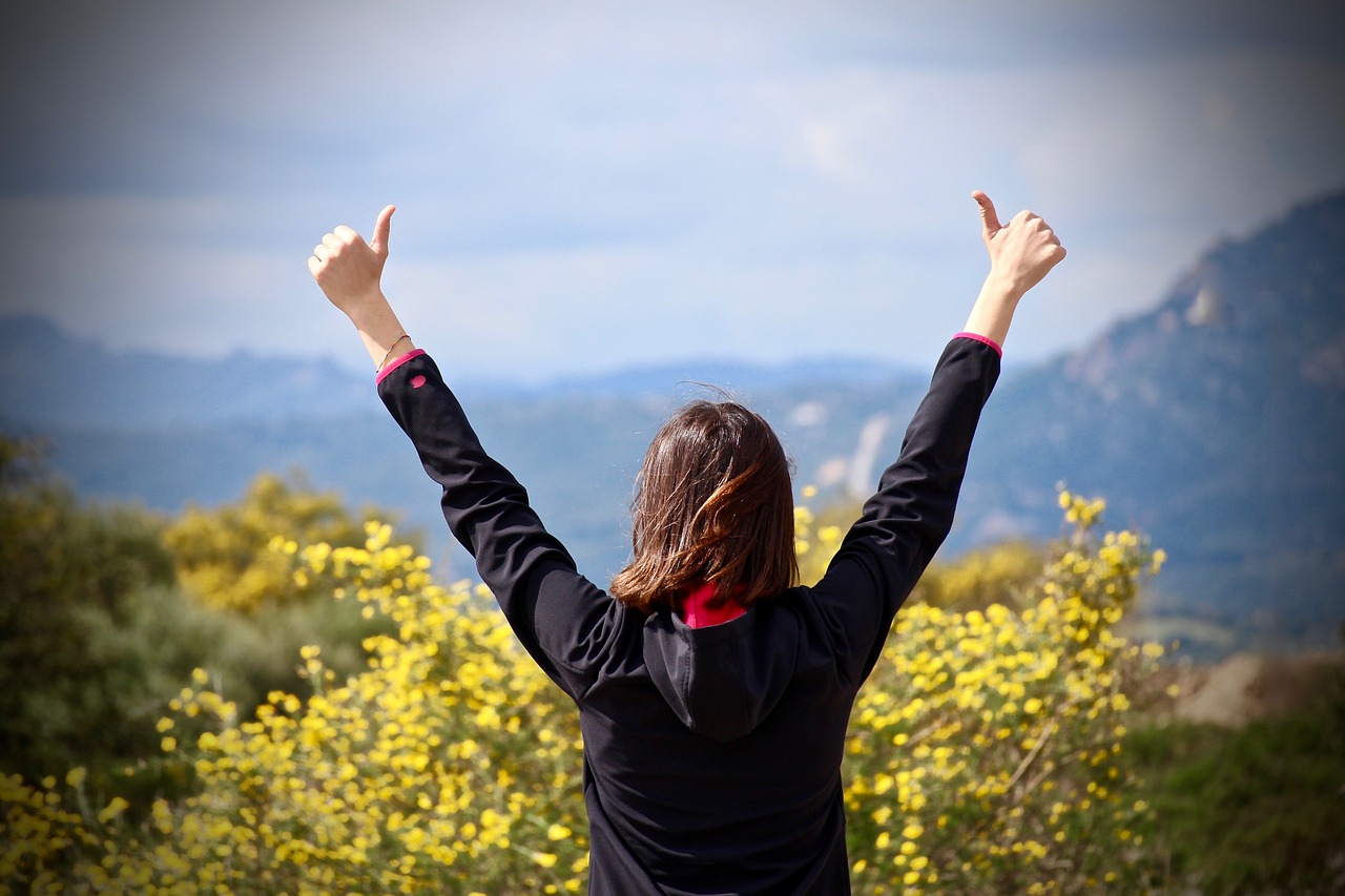Positive self - talk tips for daily life to boost mindset and improve mental well - being.