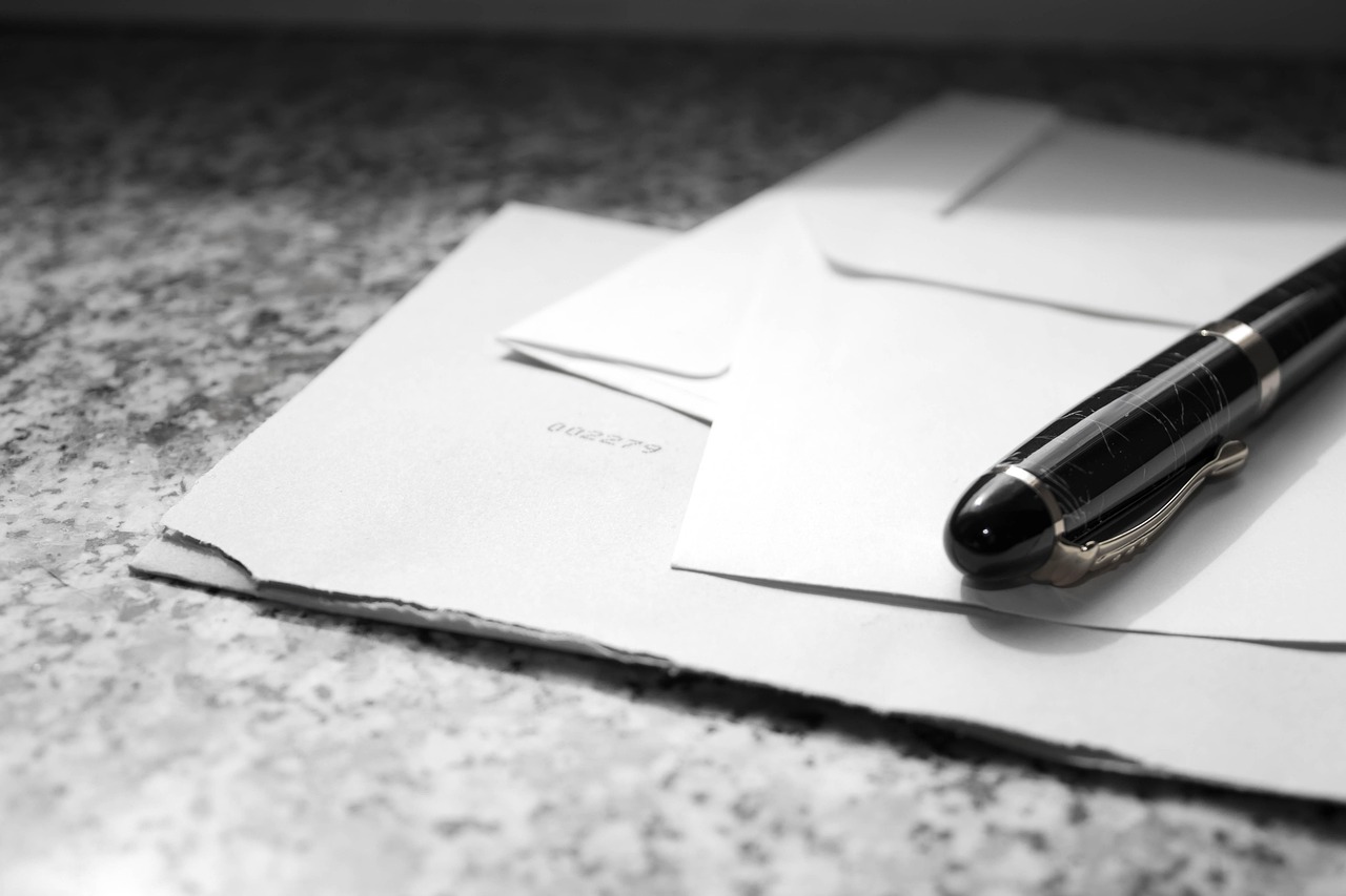 Strengths and weaknesses matrix for avoiding common cover letter mistakes and improving impact.