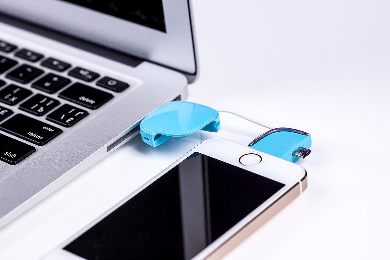 Wireless charging pads, smartphone lenses, USB - C hubs benefits.