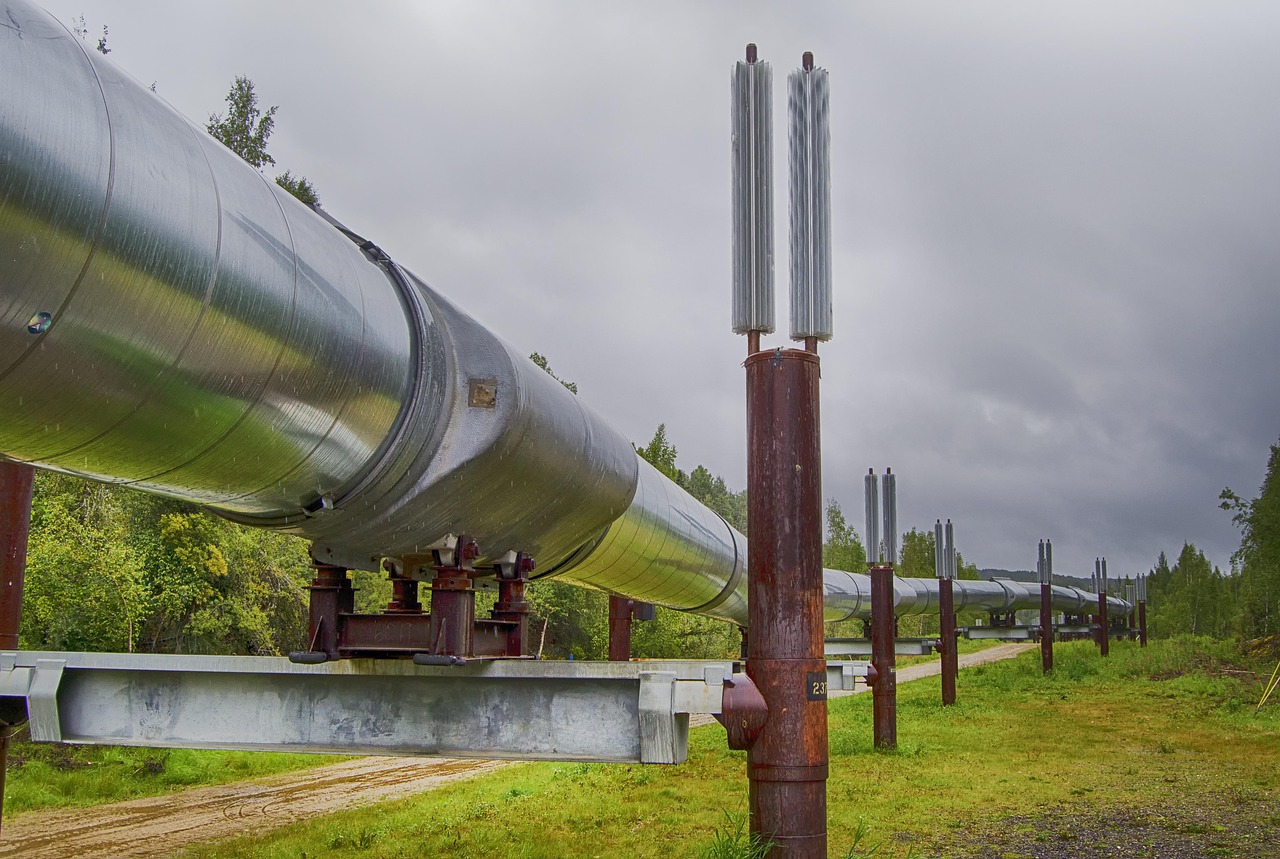 Managing pipeline complexity with dbt and data validation tools.