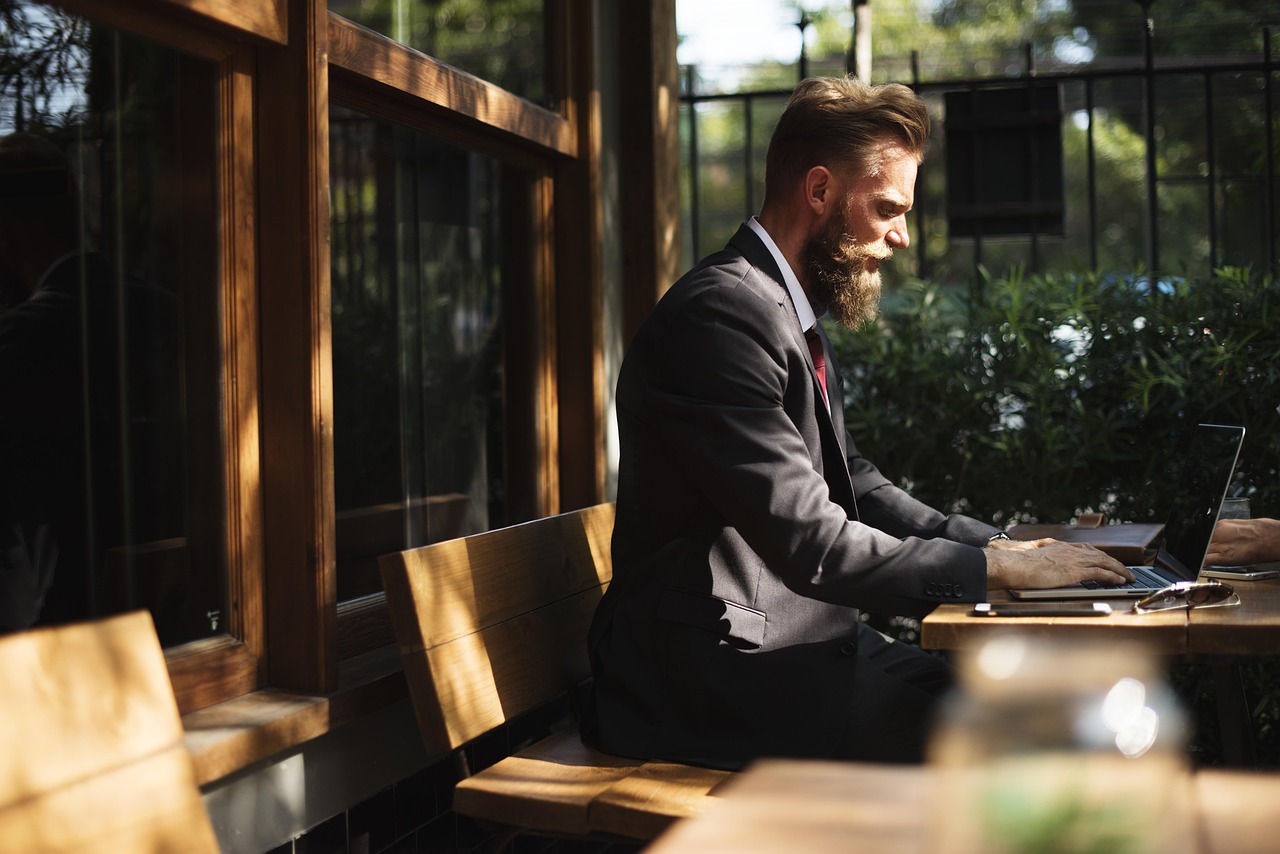 Choosing the right scalable ecommerce platform for small biz.