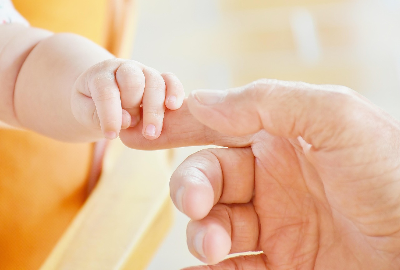 Couple discussing parenthood choices and career focus benefits.