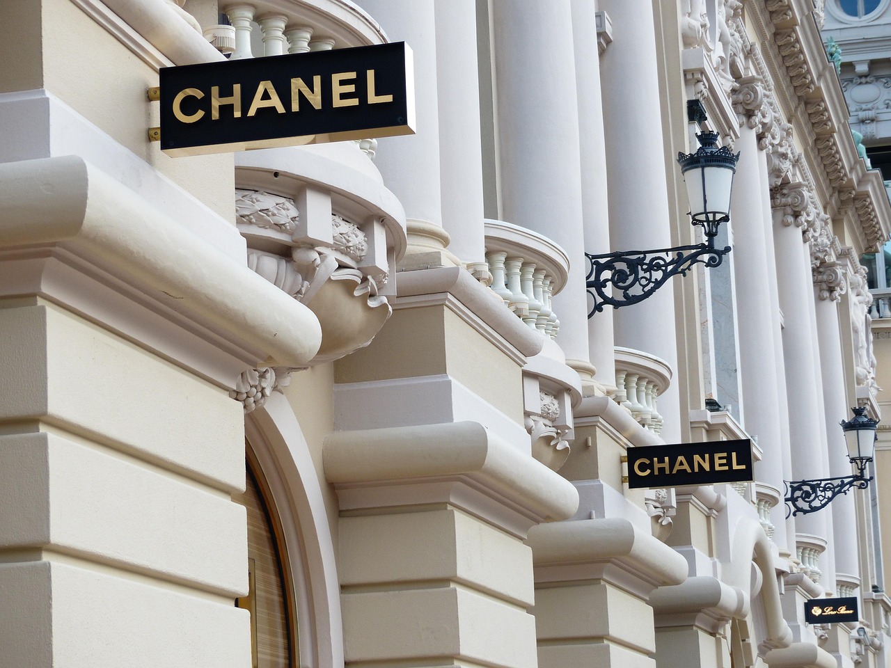 Marketing automation boosts personalized ecommerce campaigns.