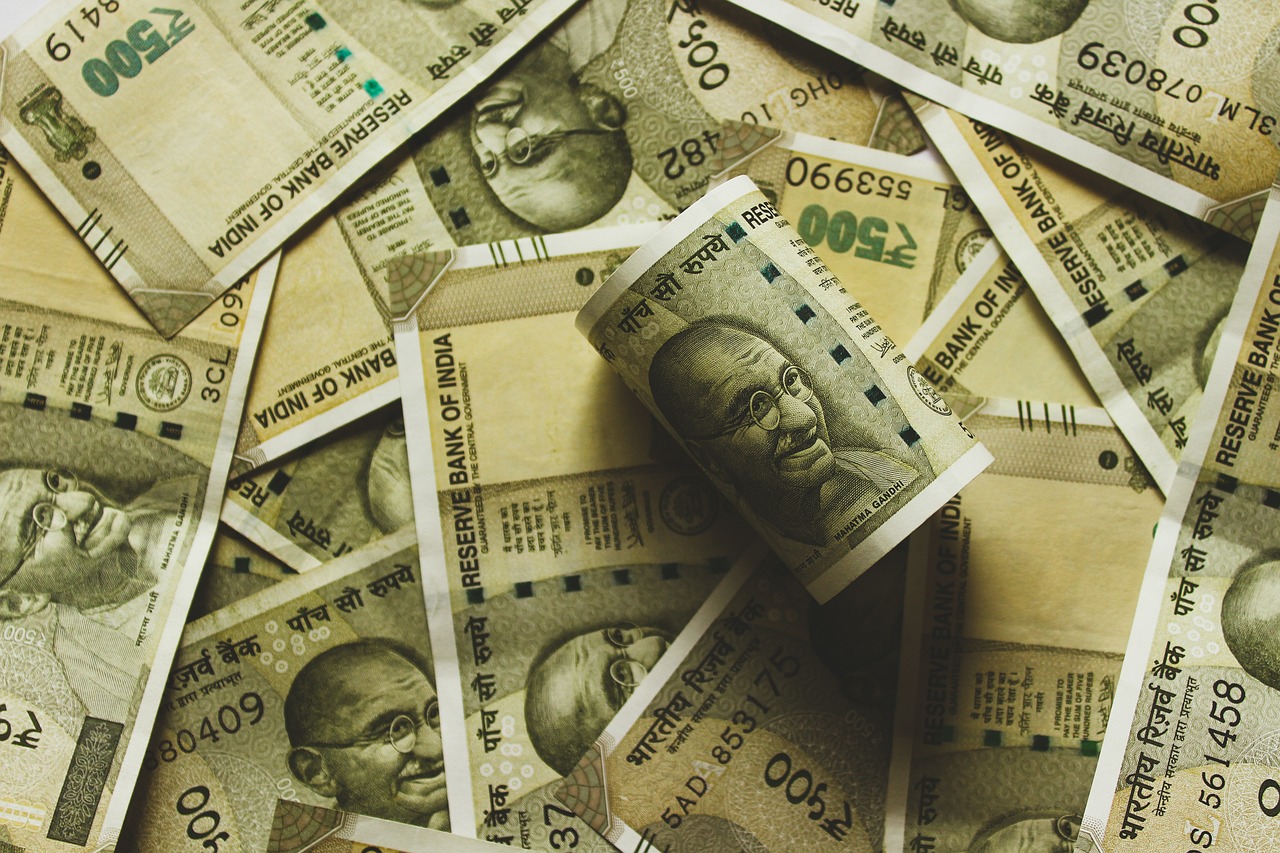 Investor planning long - term gains with LISA case study insights.