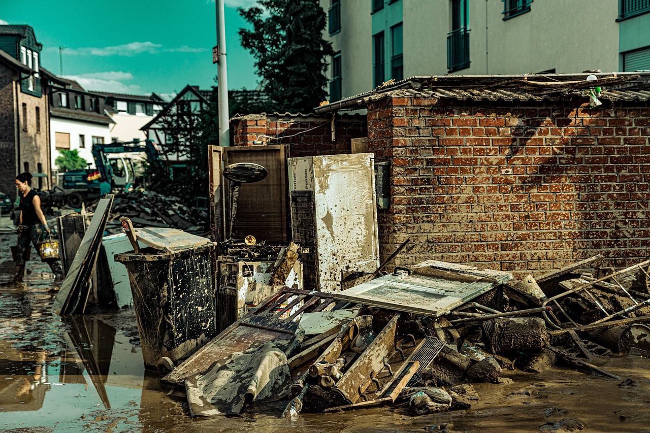 Criticism of flood warning system effectiveness after floods.