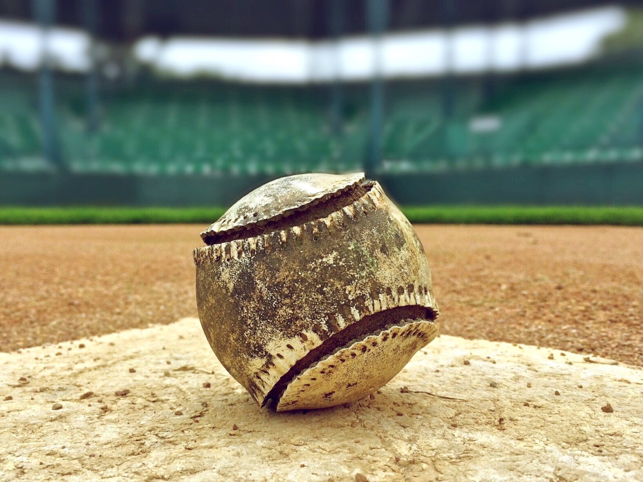 Baseball player aiming for 3, 000 - hit club milestone.