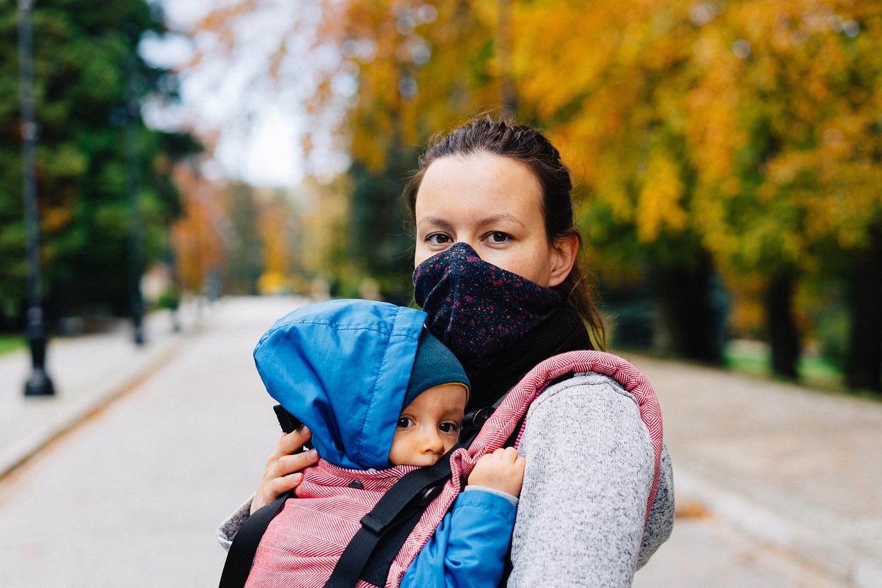 Child car safety seats reduce fatal injury risk significantly.