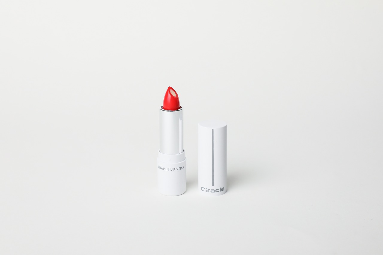 Optimized product titles boost e - commerce visibility and sales.