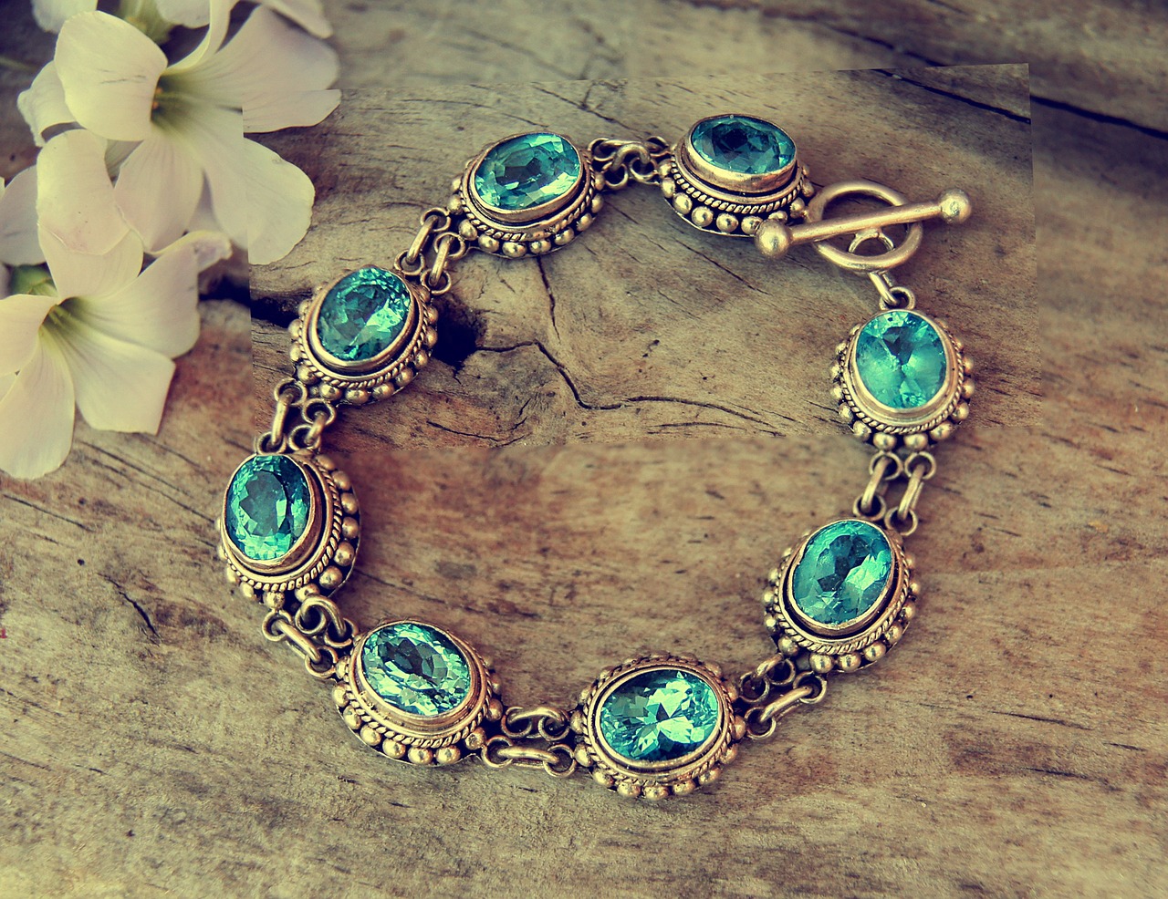 Pavoi Dome Hoop Earrings on Prime Day Deal $11.