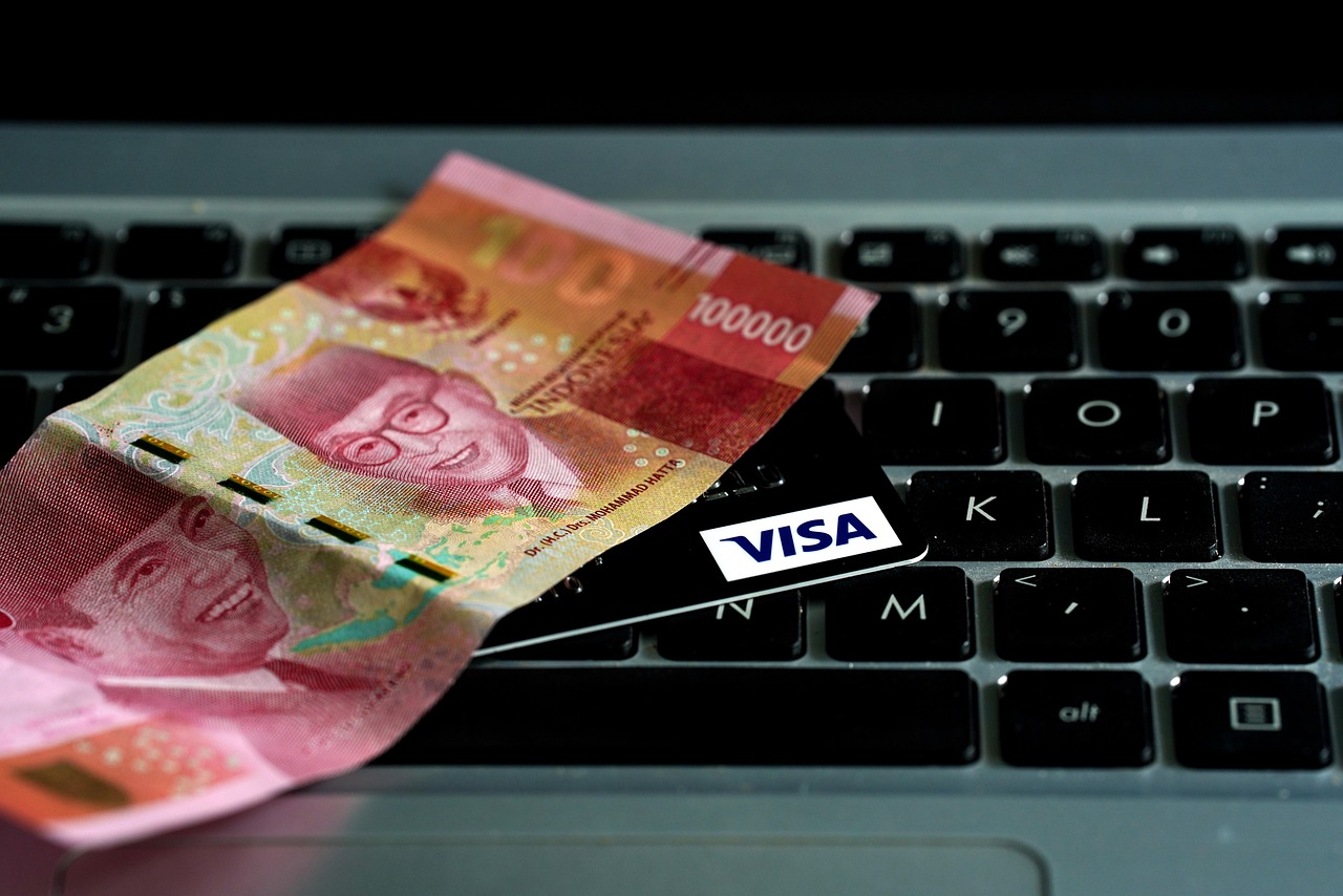 Sign - up bonus offers for new credit card applicants.