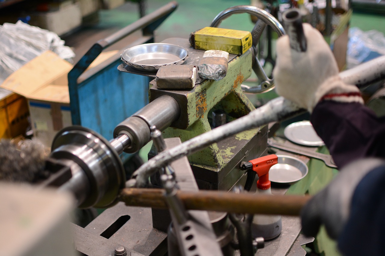 Industrial profits drop 9.1% in May 2025 manufacturing sector.