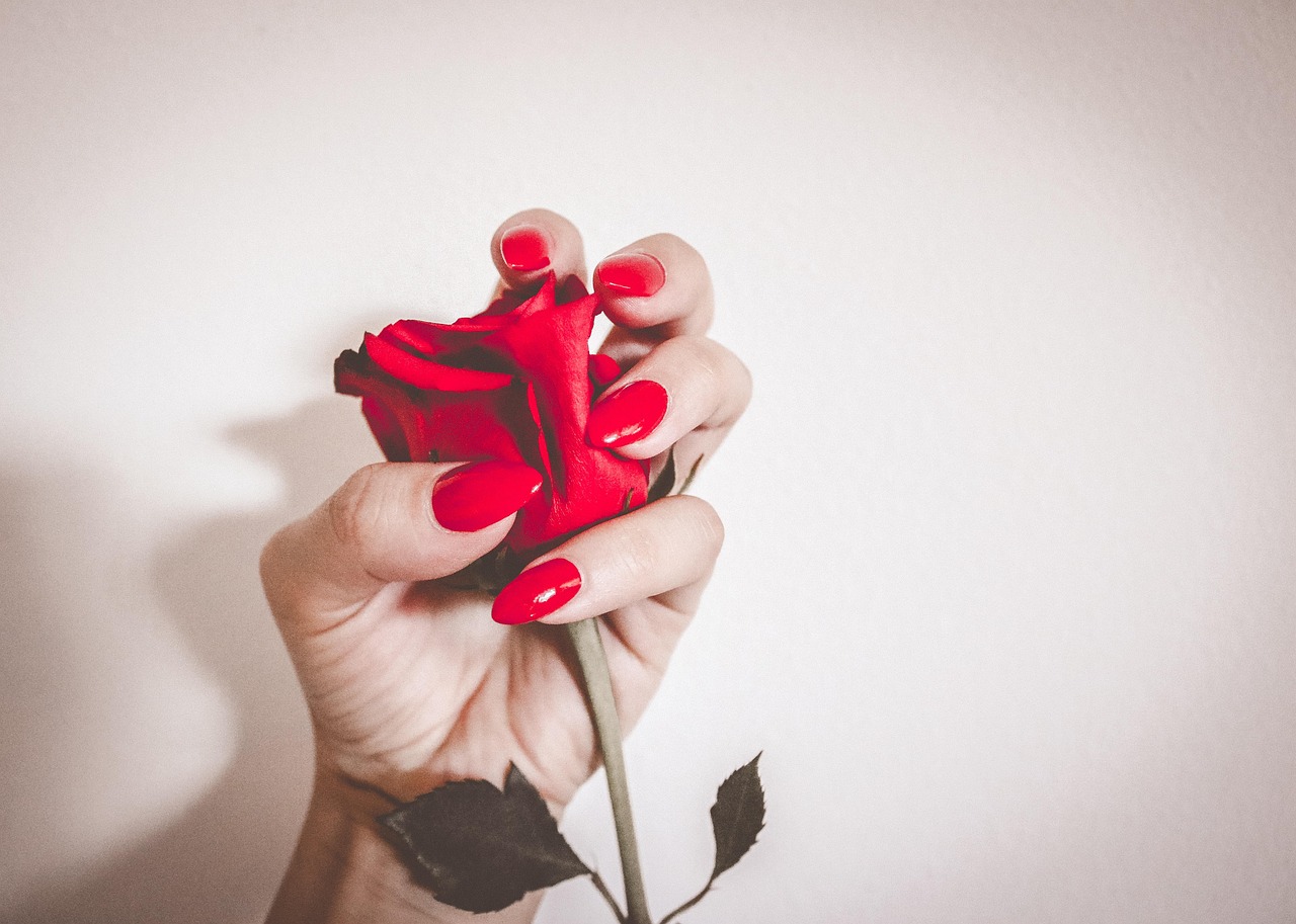 Glossy nails trend rising in popularity with minimalist style.