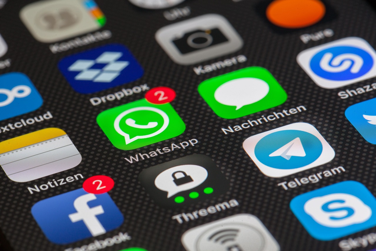 Sales social media copywriting with emotional storytelling.