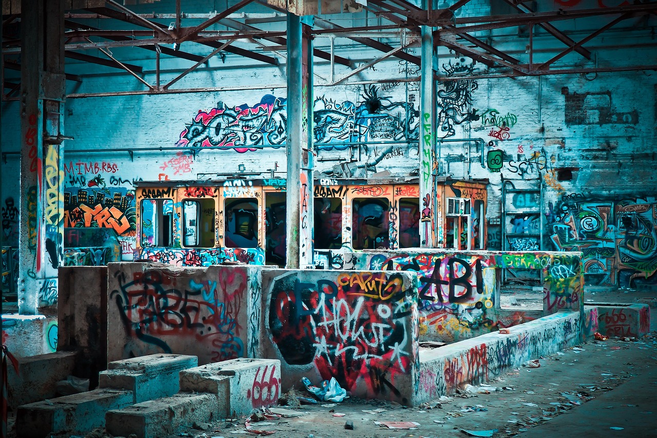 Crafting compelling product descriptions for online art sales.