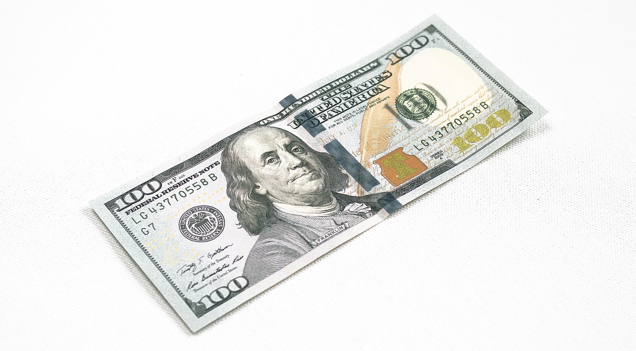 Dollar weakness historical trends and 1970s stagflation impact.