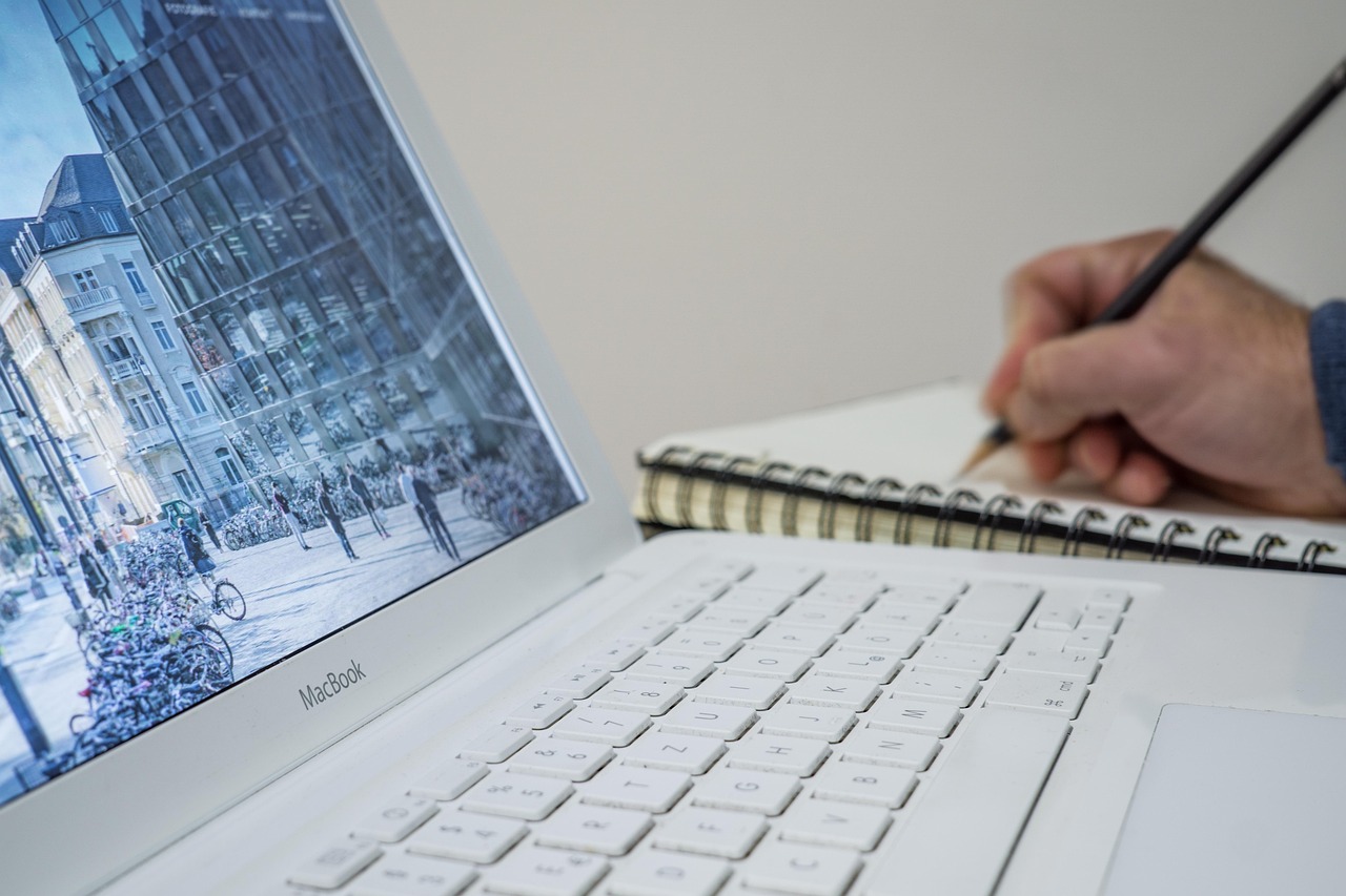 HubSpot CRM features for scalable HR firm solutions.